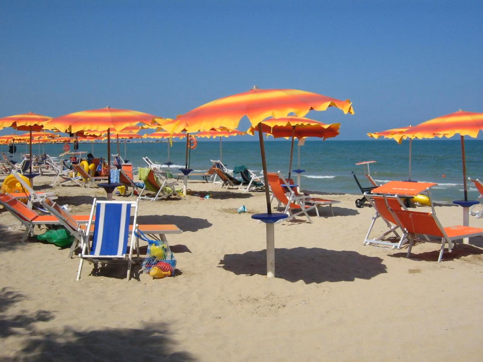 Spiaggia dell'Adriatico a pochi metri dal villaggio turistico